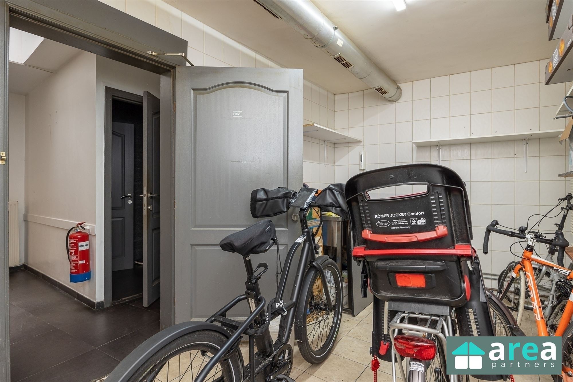 Handelswoning gelegen op centrale &amp; commerciële locatie! - foto 5