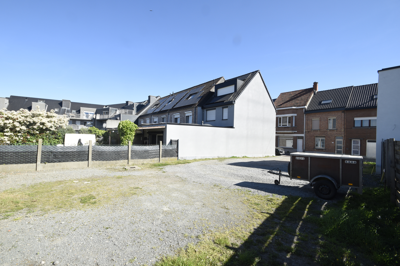 Interessante bouwgrond met 4 garageboxen. - photo 4