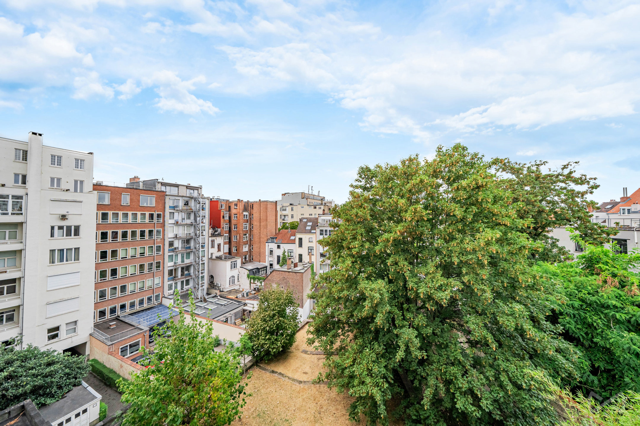 Brussel (Louizawijk) - Mooie studio + beveiligde parking - foto 4