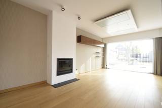 Welkom in deze gezellige en goed onderhouden woning, waar licht, ruimte en comfort mooi samenkomen.Gelegen op een boogscheut van het dorp van...