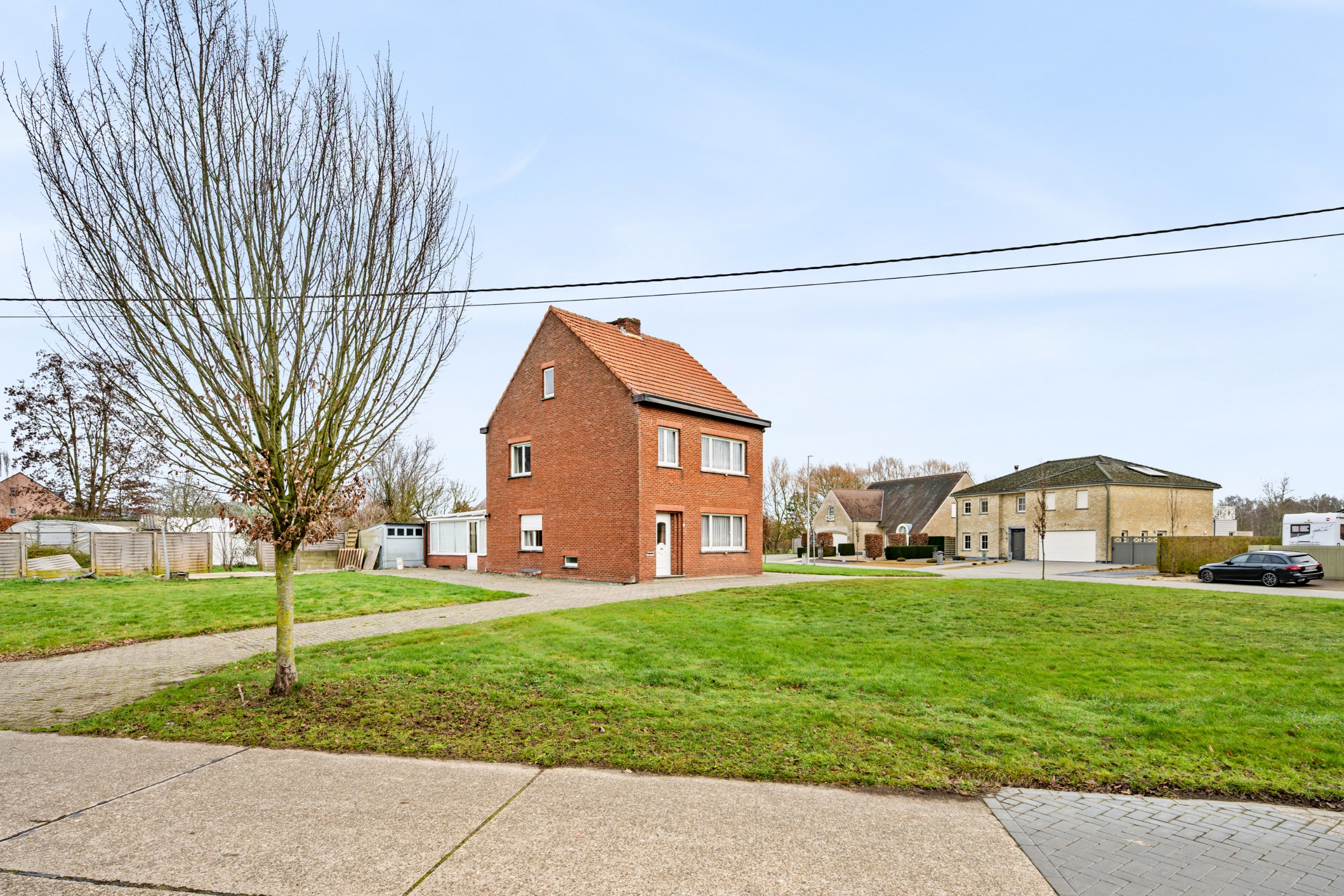 Renovatable house with subdivision potential in Veerle. - photo 1