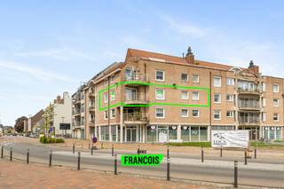 Ontdek dit instapklare appartement in het centrum van Oostkamp, waar ruimte, comfort en een uitstekende ligging samenkomen.<br /><br />Dit appartement biedt met z'n 148 m² voldoende ruimte om tot rust te komen midden in het centrum. De lichtrijke leefruimte vormt het hart van het appartement en sluit naadloos aan op het zonnige balkon. De keuken is praktisch ingericht en voorzien van alle basiscomfort. Verder beschikt het appartement over twee volwaardige slaapkamers en een verzorgde badkamer. Dankzij de inpandige garage geniet je bovendien van extra gemak en veiligheid. Door de centrale ligging bevinden winkels, horeca en belangrijke verbindingswegen zich vlakbij.<br /><br />Het appartement heeft een EPC-label A en werd zeer goed onderhouden. Ideaal voor wie meteen wenst in te trekken.<br /><br />Ben je op zoek naar een ruim appartement te koop in Oostkamp met een topligging? Neem vandaag nog contact op met Immo Francois, actief in Oostkamp, Sint-Andries, Sint-Michiels en Varsenare, en plan je bezoek.<br /><br />Denk je eraan om je woning in Oostkamp te verkopen? Neem vrijblijvend contact op met Eva van Immo Francois in Oostkamp voor een gratis schatting via eva@immofrancois.be.<br /><br />