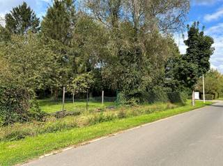Gunstig gelegen perceel bouwgrond van 1.006m² geschikt voor een open bebouwing.Dit mooie perceel is residentieel gelegen nabij het dorp van Halle...