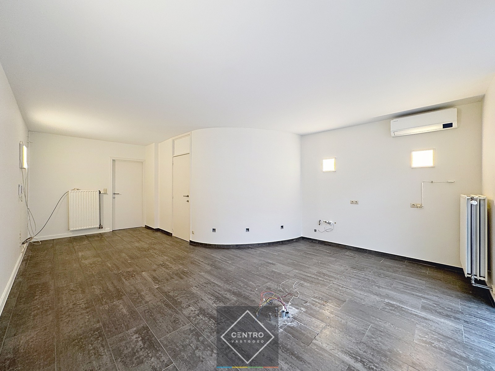 Commercieel gelegen handelspand met inpandige garage! - foto 4