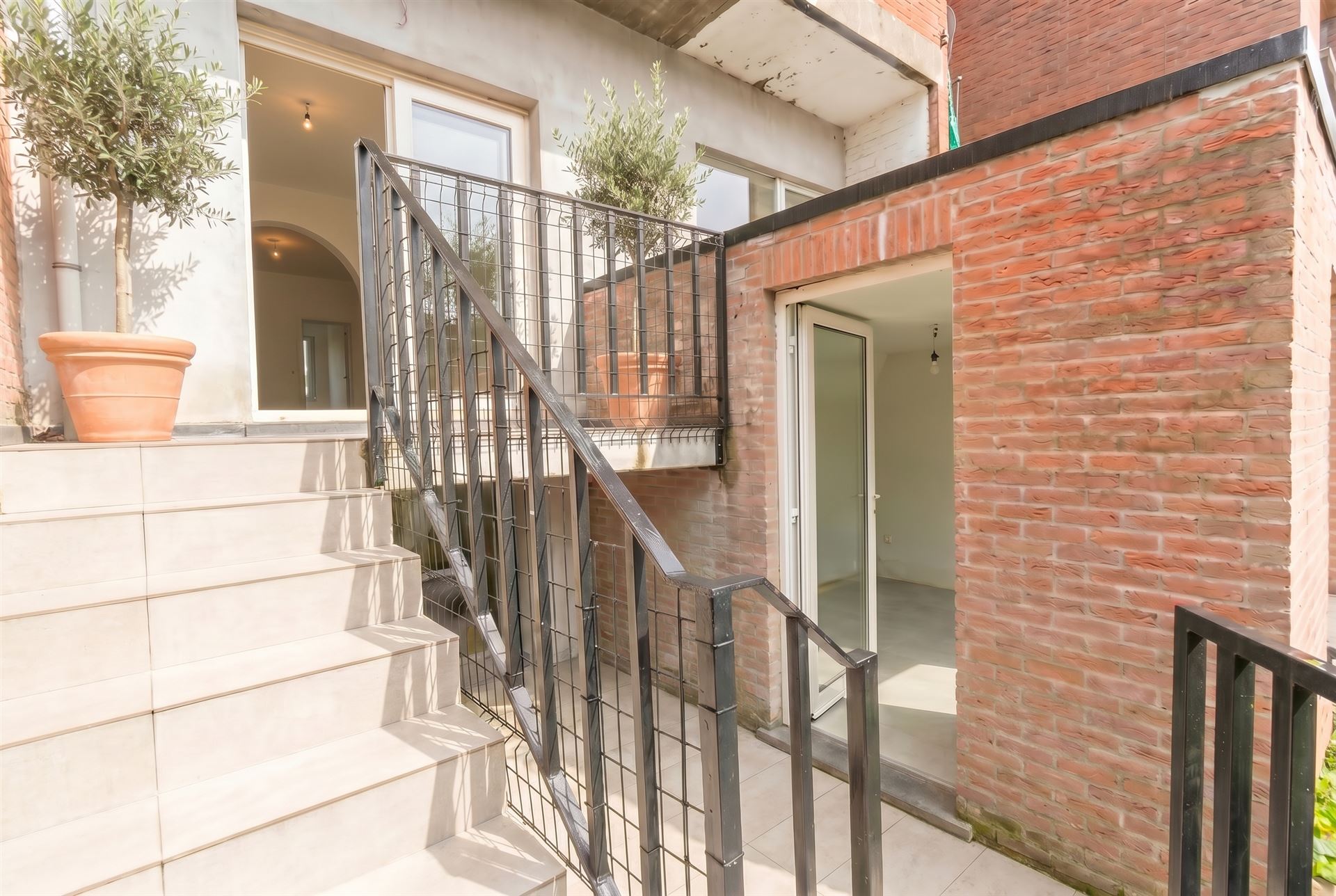 Instapklaar glv appartement met ruime tuin en parkeerplaats - foto 2
