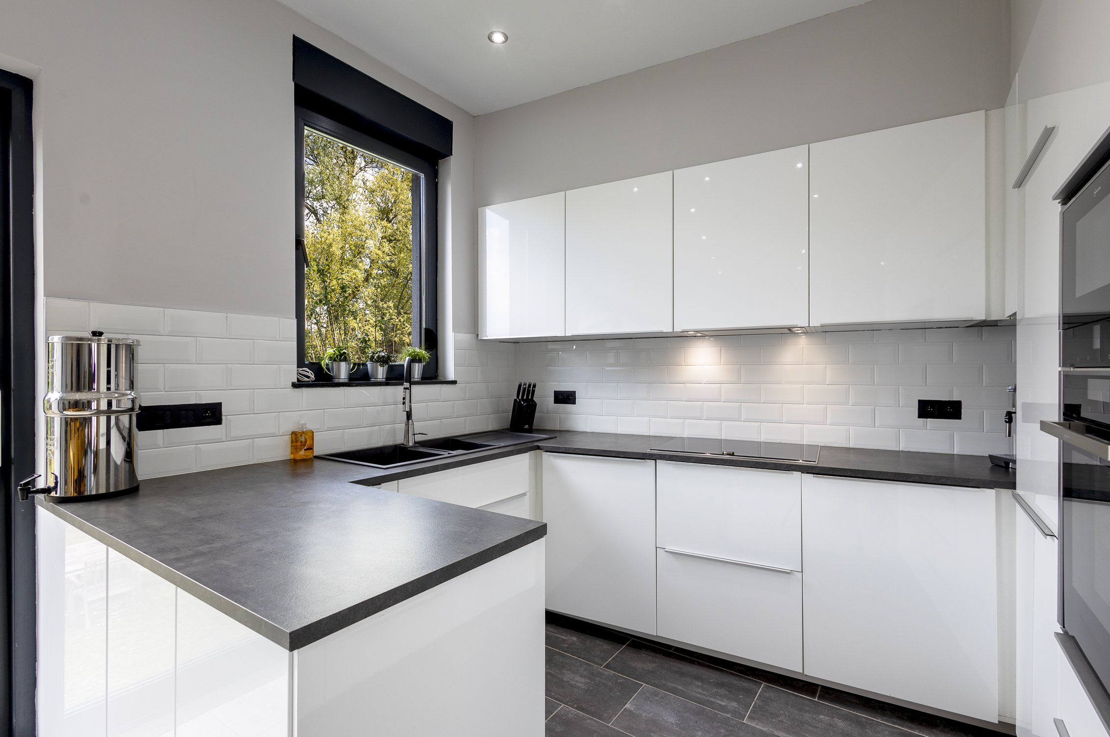 Renovated home with 5 bedrooms, garden and garage - photo 5