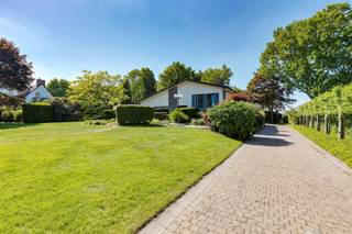 <p><span>Detached, spacious villa in Kontich with 5 bedrooms and 3 bathrooms on a plot of 2,128m²</span></p>