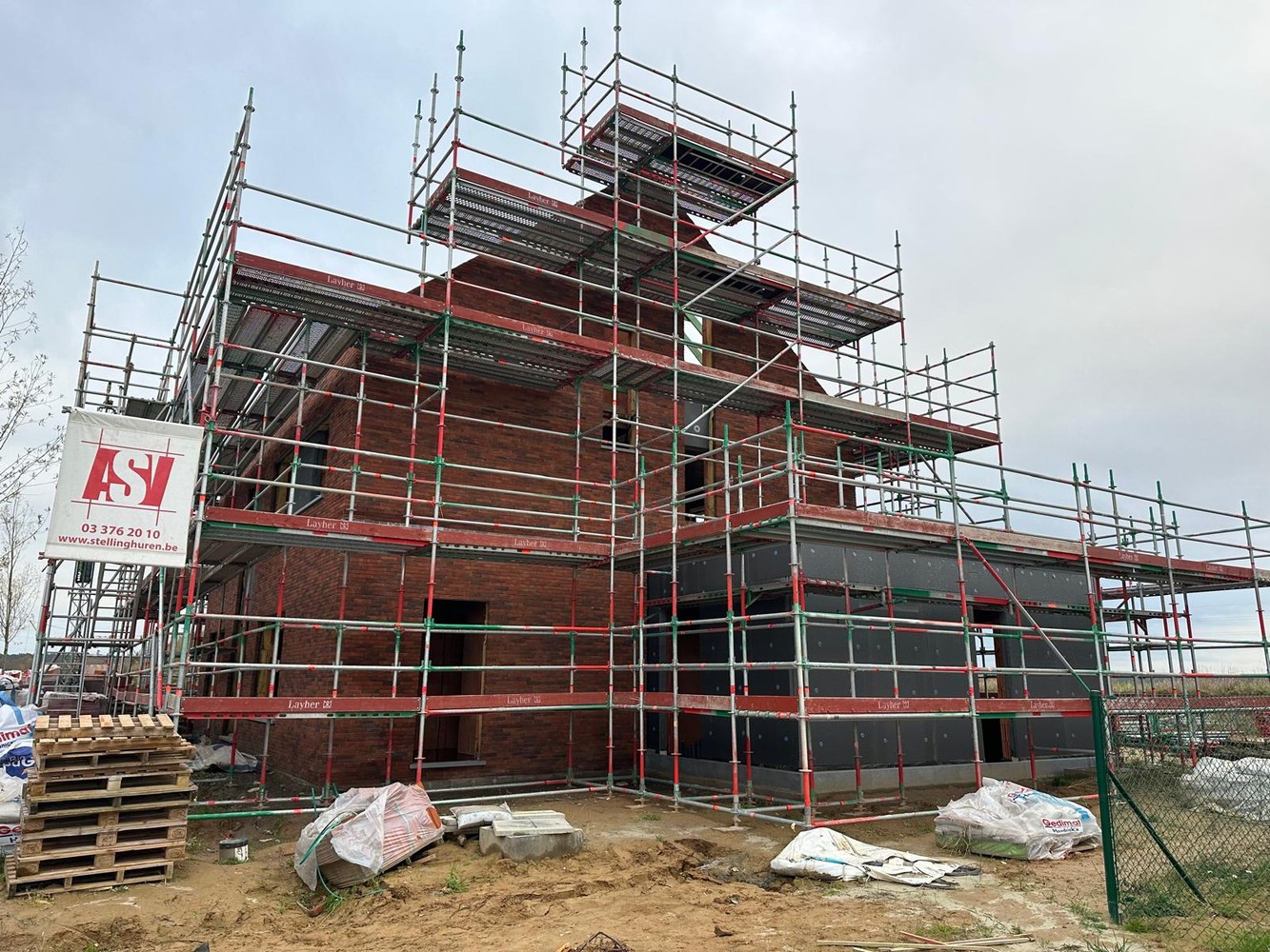 House for sale in Court-Saint-Etienne with 3 bedrooms - photo 4