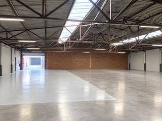 <p><span>Vaste espace de stationnement intérieur disponible à la location. Idéal pour le stationnement ou le stockage de véhicules. Une excellente opportunité pour les entreprises et les professionnels à la recherche d'un grand espace couvert.</span></p>