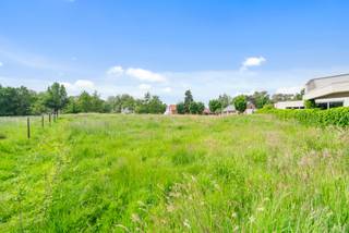 Bouwen op een centrale locatie?Groene omgeving belangrijk?Onmiddellijk starten met uw project?Dan ben je hier aan het juiste adres!Centraal in het...