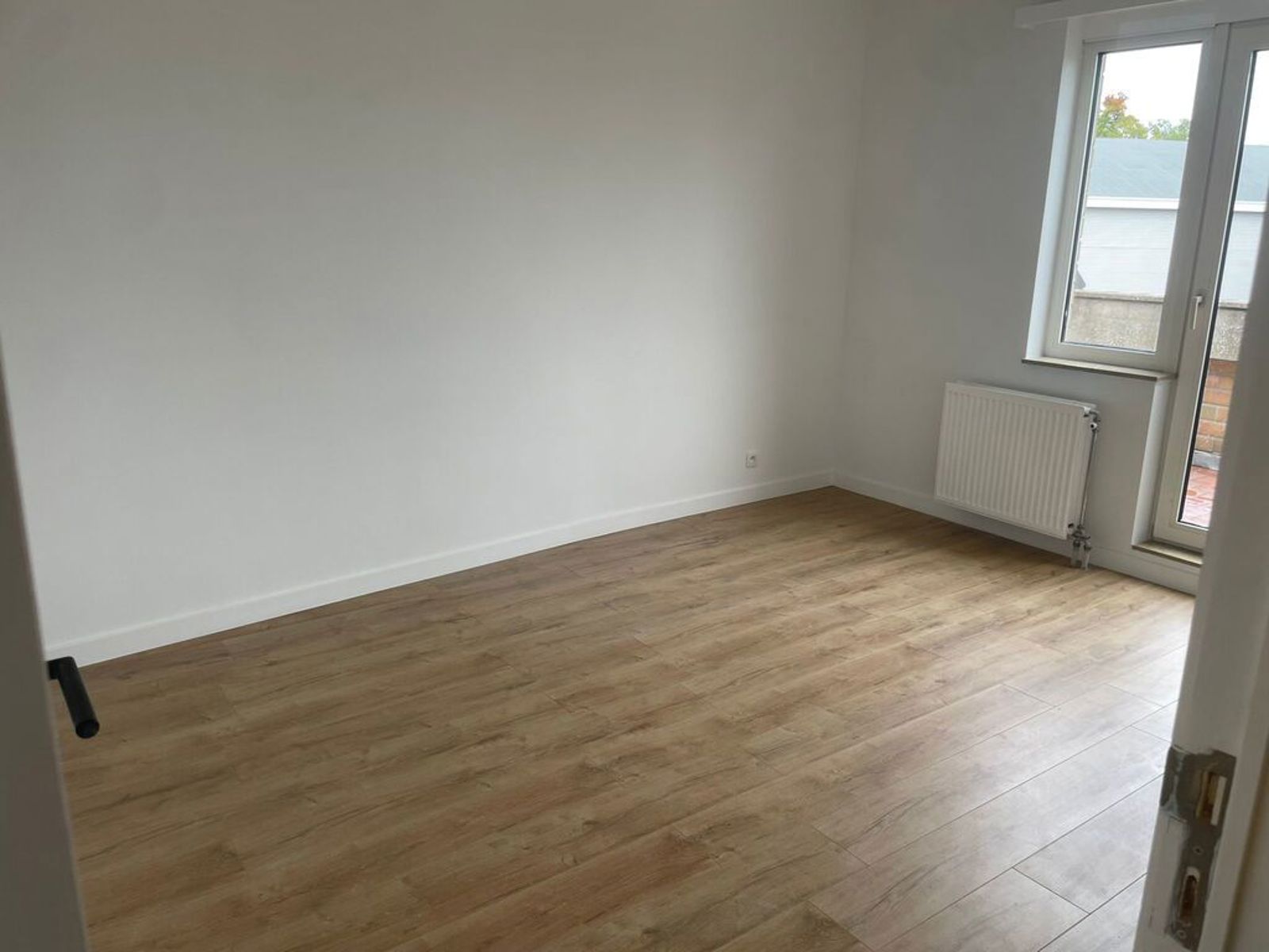 Te huur: volledig gerenoveerd appartement - foto 4