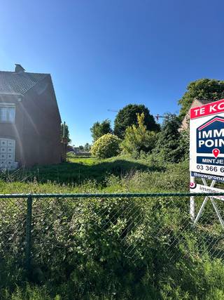 BOUWGRONDPerceelsoppervlakte: 495 m²Oriëntatie: ZuidPerceelsbreedte: 16,68 meterBouwvoorschriften:Halfopen bebouwingBouwzone 12,5m breed en maximum...