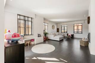 Deze prachtige open bebouwing uit 2008 verkeert in uitstekende staat van onderhoud en is volledig instapklaar. De woning is energiezuinig...