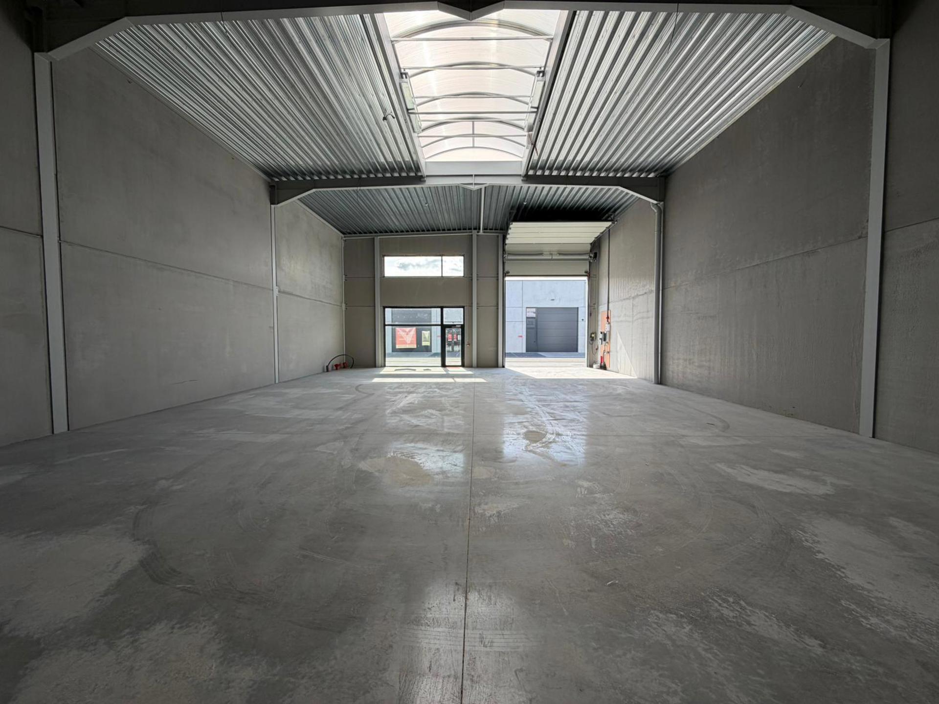 KMO-unit met een opp van 246m2! ONMIDDELLIJK BESCHIKBAAR - foto 4