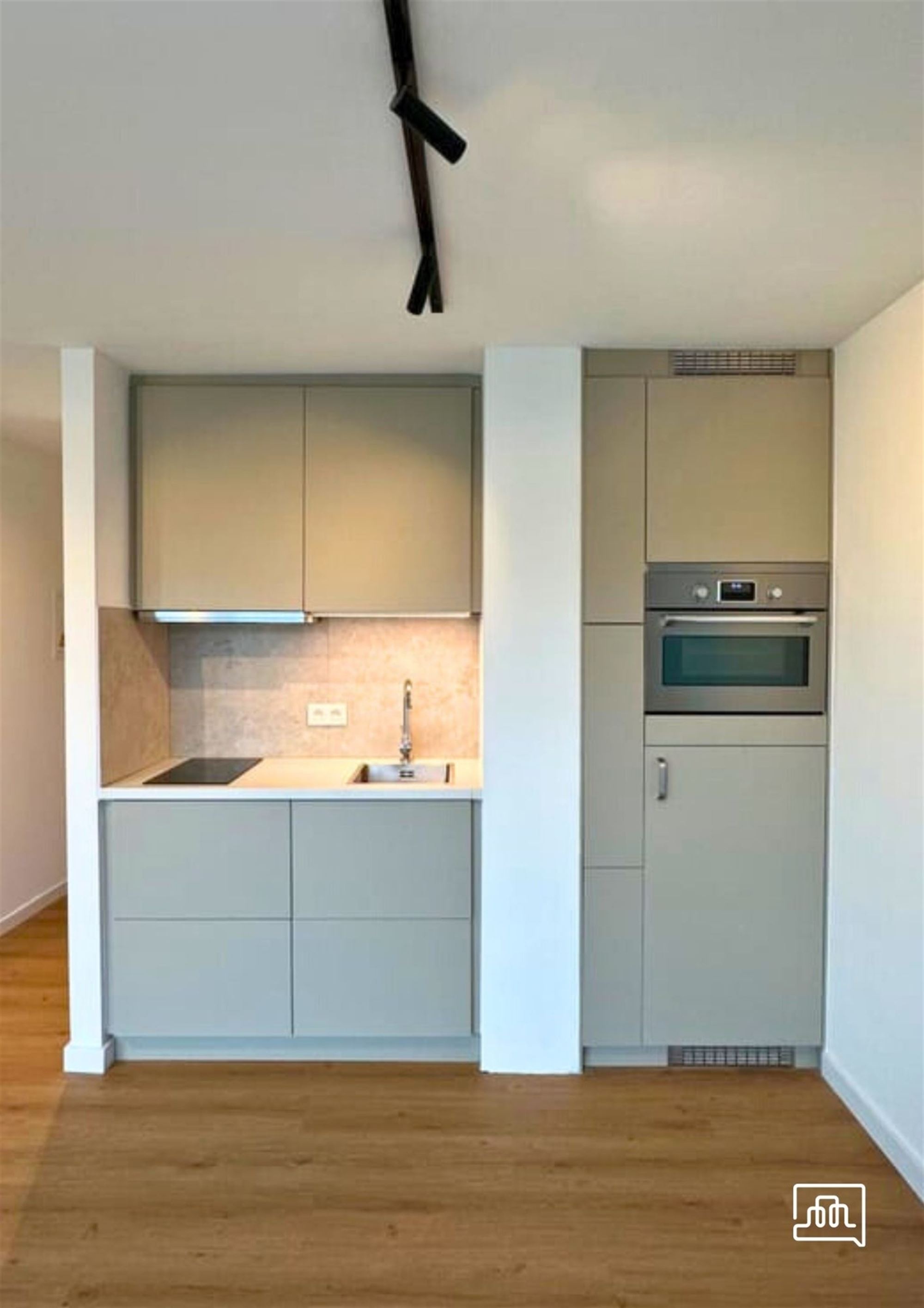 Vernieuwde studio met aangenaam terras + staanplaats - foto 4