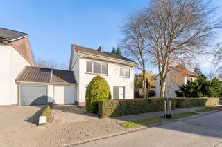 Ligging &amp; indelingIn de geliefde Alphonse Duysburghlaan, een bijzonder rustige en groene woonwijk in Zelzate, bevindt zich deze karaktervolle...