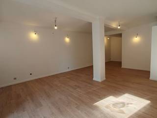 Deze gerenoveerde kantoorruimte is gunstig gelegen op een hoofdbaan van Oostduinkerke-Bad. In het handelspand is er een keuken, toilet...