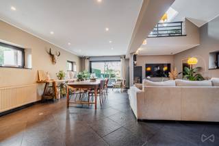 🏡 BELLE MAISON 3 CHAMBRES, BUREAU, GARAGE ET JARDIN – 189 M² HABITABLESSituée dans un environnement calme et agréable, cette spacieuse maison allie...