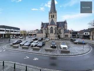 Gezellig instapklaar ruim appartement op 1ste  verdieping, bestaande uit :Inkomhal met apart gastentoilet, zeer lichtrijke living met zicht op de...