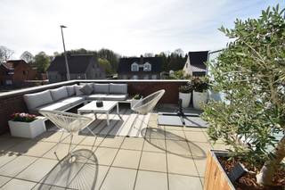 UNIEK TRIPLEX-APPARTEMENT MET BEL-ETAGE ALLURES EN ZONOVERGOTEN TERRASSENBent u op zoek naar de ruimte en privacy van een woning, maar met het...