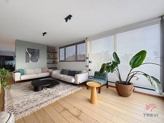 ETTERBEEK – Spacious, bright, and fully FURNISHED property, combining comfort, quality, and a prime location, with a total surface area...