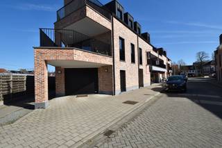 Gelegen in een rustige (doodlopende straat) en op 50m van het station.Met verschillende faciliteiten in nabije omgeving zoals scholen,...