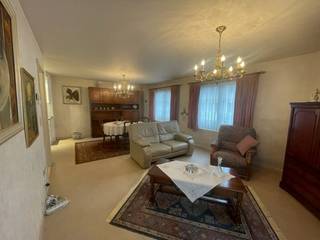 Dit instapklaar appartement is gelegen in de Veldstraat 1 bus B in het centrum van Geel. Door de centrale ligging zijn scholen, winkels en het openbaar vervoer op een zeer korte afstand gelegen.<br /><br />Prachtig appartement op de 1ste verdieping voorzien van alle comfort.<br />Indien gewenst kan dit appartement ook gemeubeld gehuurd worden (deze zijn inclusief in de huurprijs).<br /><br />Bestaande uit:<br />- Inkomhal<br />- Woonkamer met maximale lichtinval <br />- Gastentoilet<br />- Half open keuken<br />- Badkamer voorzien van ligbad en wastafel wastafel<br />- Bergruimte<br />- 2 slaapkamers<br />- Terras - buitenruimte<br /><br />Extra:<br />- Lift aanwezig<br />- Gunstig EPC B<br />- Huurprijs: 735 euro/maand + 55 euro/maand gemeenschappelijke kosten<br />- Het appartement is beschikbaar vanaf 1/12/2026, maar in overleg met de huurder kan dit ook vroeger!<br /><br />Uitsluitend via onze website www.vastengoed.be kan u een bezichtiging inplannen op de vooropgestelde bezoekmomenten. Voor andere vragen kan u het kantoor bereiken op het nummer 014 72 73 74