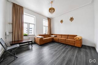 <div>
<section>
<div>
<div>
<div>
<div>
<div>
<div>
<p>Informatie & bezoeken: anastasia.s@weinvest.be | 02 315 77 22</p>
<p>Op een steenworp van het Kanaal van Brussel en op slechts enkele minuten van het stadscentrum biedt We Invest dit volledig verhuurde opbrengsteigendom aan. Een ideale investering voor wie op zoek is naar een pand met een onmiddellijk rendement in de sterk groeiende gemeente Sint-Jans-Molenbeek.</p>
<p>Het gebouw is verdeeld over drie verdiepingen en bestaat uit zes appartementen met één slaapkamer, die allemaal momenteel verhuurd zijn. Hierdoor geniet u onmiddellijk van een stabiele huurinkomst vanaf de aankoop.</p>
<p>Daarnaast kunnen optioneel twee handelsruimtes op het gelijkvloers worden aangekocht, wat extra rendement en een interessante spreiding van de huuropbrengsten mogelijk maakt.</p>
<p>Technisch biedt dit gebouw een zorgeloze investering:</p>
<ul>
<li>Conforme elektrische installatie;</li>
<li>Volledig verhuurd gebouw.</li>
</ul>
<p>EPC: E – CO₂-uitstoot: 49 kg/m²/jaar – Primair energieverbruik: 248 kWh/m²/jaar.</p>
<p>Het pand biedt een bruto rendement van 6,93%, met een jaarlijkse huuropbrengst van ongeveer €69.000.</p>
<p>Dankzij de strategische ligging, vlak bij winkels, openbaar vervoer, scholen en de belangrijkste invalswegen, vormt dit opbrengsteigendom een uitstekende opportuniteit voor investeerders die hun vastgoedportefeuille willen uitbreiden.</p>
<p>Een zeldzame investeringskans die u niet mag missen.</p>
</div>
</div>
</div>
</div>
</div>
</div>
</section>
</div>