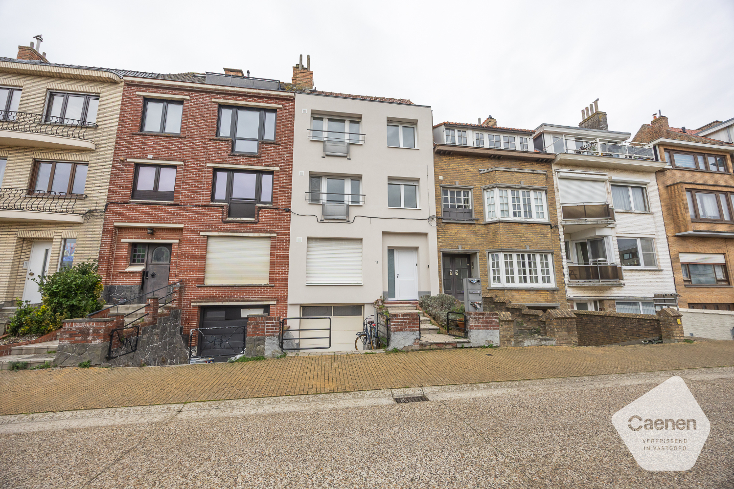 Opbrengsteigendom met 3 appartementen op toplocatie - photo 1