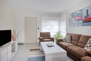 In een rustige buurt van Evergem, op een perceel van 295 m², vind je deze uitstekend onderhouden halfopen bebouwing uit 2010. De woning biedt...