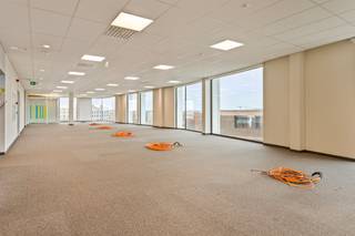 Office (659 m²) for rent on the 7th floor, directly at Bruges station. Platforms, bus stops and the city center are perfectly accessible on...