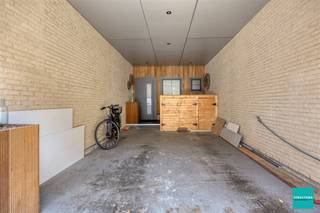 Welkom in deze charmante woning in het hart van Aalst! Deze instapklare woning combineert hedendaags comfort met een uitnodigende uitstraling,...