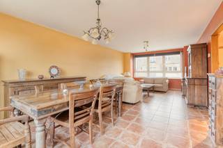 Ontdek deze piekfijn onderhouden bel-étage met 3 SLAAPKAMERS + bureau, zuidgerichte TUIN én GARAGE op een rustige locatie te Wenduine...