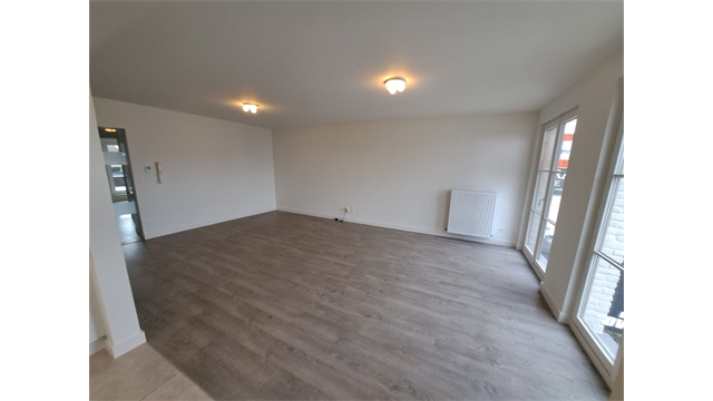 Een vernieuwd appartement op de eerste verdieping met autostaanplaats - foto 4