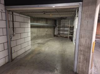 Garagebox in afgesloten parkeercomplex vlakbij de Grote Markt.Onbepaalde duurAfstandsbediening inrijpoort (kant Collegestraat) : ...