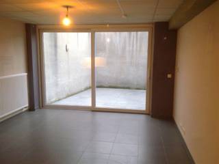<p><span>Modern recent appartement, mooi gelegen in omgeving van stadspark, winkels, ringlaan : inkom, living met open ingerichte keuken, toilet, wasplaats, slaapkamer, badkamer met lavabo en douche, terras - algemene onkosten 20 €/maand + afrekening. Vrij op 01/09/2026 - EPC 250 kWh/m² uc 3381306 - Voor verdere info of bezoek, bel 056.21.58.00, of www.immo-lvb.be, naar pand gaan en via agenda de afspraak online inboeken.</span></p>