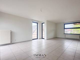 Lichtrijk duplex appartement met 3 slaapkamers ruim terras in Sint-Andries vlakbij centrum Brugge en diverse invalswegen.Het appartement omvat...