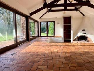 Villa de style provençal située dans le magnifique Schotenhof à la limite de Schoten / 's-Gravenwezel * Disposition : hall d'entrée spacieux avec...