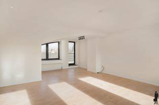 Lichtrijk dakappartement in het centrum van NieuwmoerDit aangename dakappartement is gelegen in het centrum van Nieuwmoer op wandelafstand van...