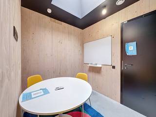 Disposition :- grand espace de bureau ouvert- 2 salles de réunion séparées- toilettes séparéesSi vous le souhaitez, il est également possible de louer un parking souterrain à 150 euros par mois, 7 sont encore disponibles actuellement.Avantages supplémentaires :- bâtiment moderne- situé au cœur d'Anvers- excellent score mobile : 9,7/10Vous recherchez de l'immobilier commercial ou des espaces commerciaux à louer à Anvers ? Contactez-nous pour plus d'informations ou pour une visite sur place à antwerpen@dewaele.com ou au 03.276.76.76 !