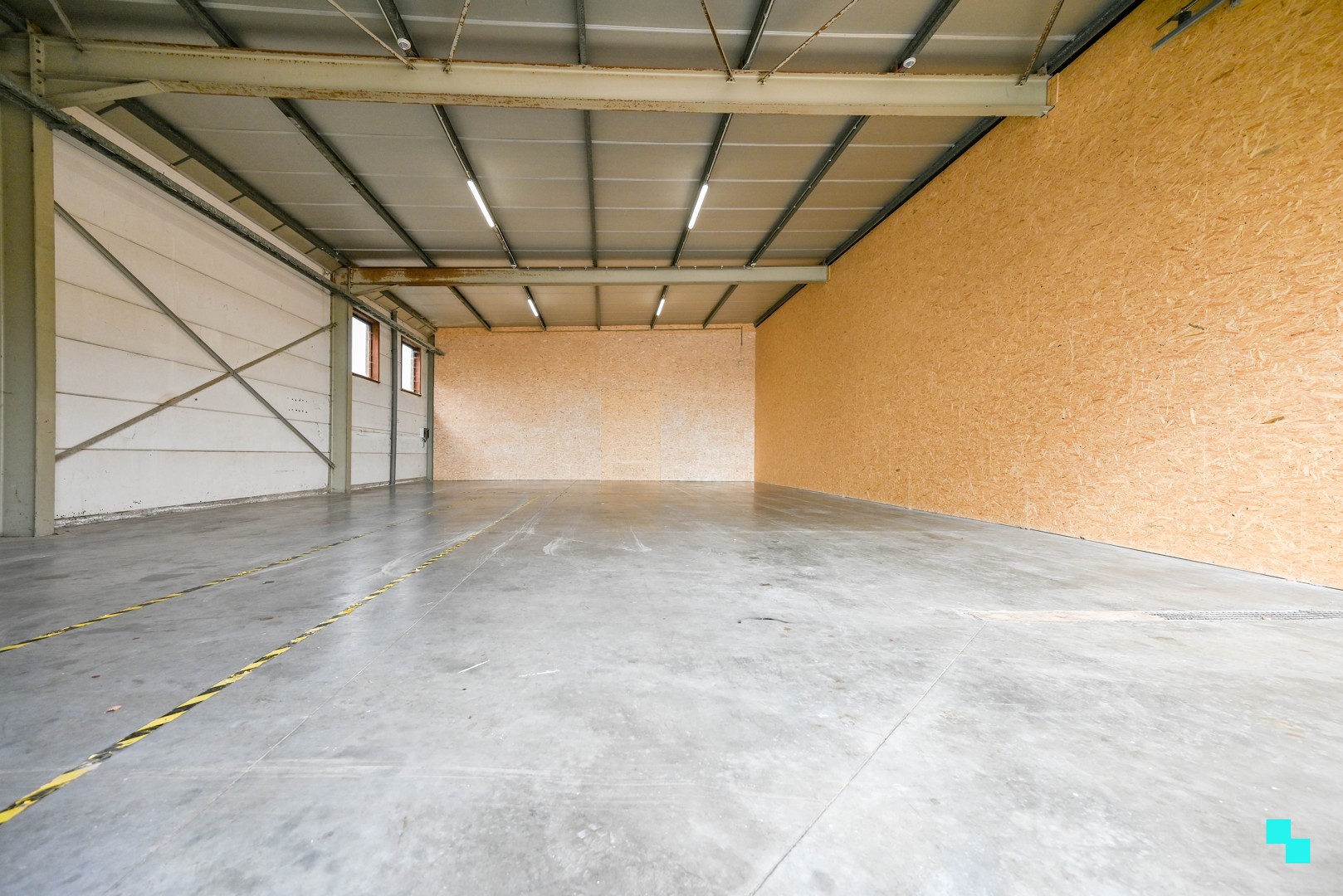 Loods van ca. 192 m² te Sint-Eloois-Winkel - photo 4