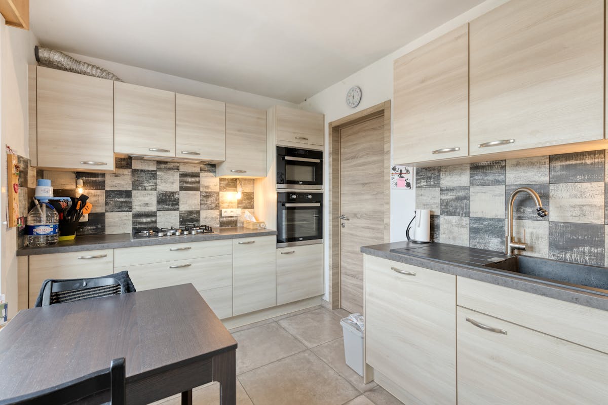 Gerenoveerde woning met 4 slaapkamers, tuin en garage. - foto 4