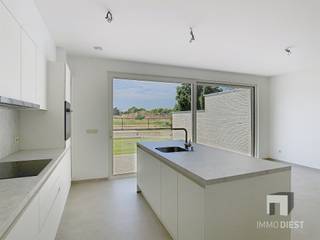 <p><span>KOOP DIT APPARTEMENT NU AAN 6% BTW!!</span></p><p><span> </span></p><p><span>ATOMIUM Een project met ballen! </span></p><p><span>Klein in omvang, groots in afwerking!</span></p><p><span> </span></p><p><span>Appartement 0.2 is een gelijkvloers appartement van 113m2 met 2 ruime slaapkamers een terras en tuintje;</span></p><p><span> </span></p><p><span>De troeven van dit nieuwbouw appartement zijn:</span></p><p><span>+ Gelegen op wandelafstand van Tessenderlo;</span></p><p><span>+ BEN-appartement (Bijna Energie Neutraal);</span></p><p><span>+ Elk appartement heeft 4 zonnepanelen op micro-omvormers;</span></p><p><span>+ Vloerverwarming met geruisloze warmtepomp (water/water);</span></p><p><span>+ Parking &amp; kelderkast ondergronds bereikbaar met lift;</span></p><p><span>+ Voorzien van groot terras met zicht op groen;</span></p><p><span>+ Gelijkvloers appartement met privé tuin;</span></p><p><span>+ Bovengrondse fietsenberging;</span></p><p><span> </span></p><p><span>Heeft u interesse in dit nieuwbouw appartement?</span></p><p><span>Meer info 013/31.25.22 of jeroen@immodiest.be.</span></p><p><span> </span></p><p><span> </span></p><p><span> </span></p>