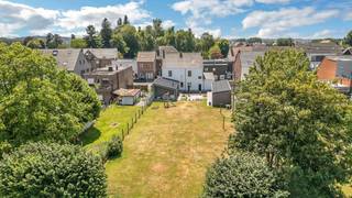 Voor meer informatie of een bezoek, bel 02 884 23 25: Topo-Immo biedt u deze verrassend ruime woning op een perceel van 11a60ca met tal...