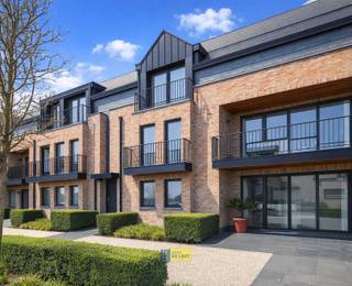 DUPLEX TE HUUR MET ÉÉN SLAAPKAMER EN RUIM TERRASLOCATIEDIT APPARTEMENT IS IDEAAL GELEGEN, VLAKBIJ SCHOLEN, WINKELS, OPENBAAR VERVOER EN MET EEN...