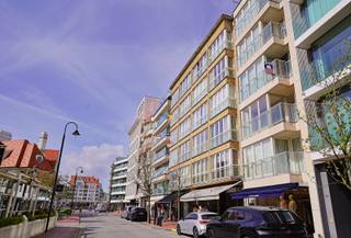 Ontdek dit charmante appartement op een topligging in de Knokke, gelegen aan de gegeerde Kustlaan 77, op wandelafstand van het...