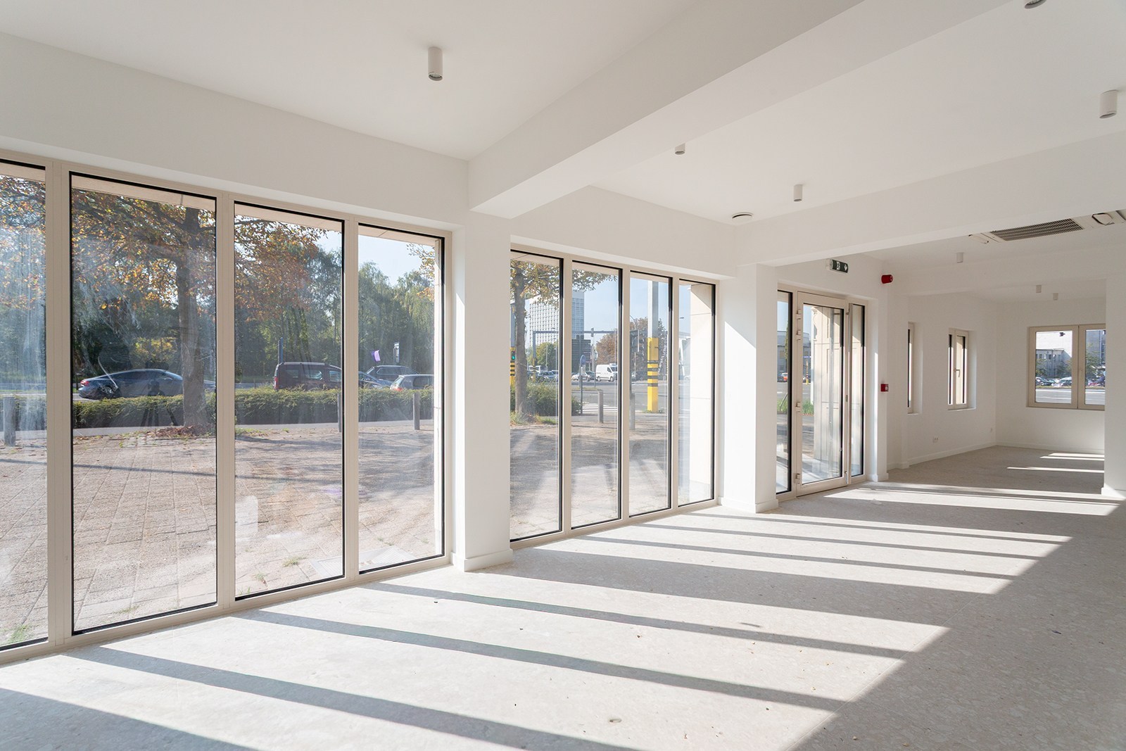 Architecturaal kantoorgebouw op absolute zicht locatie! - foto 3