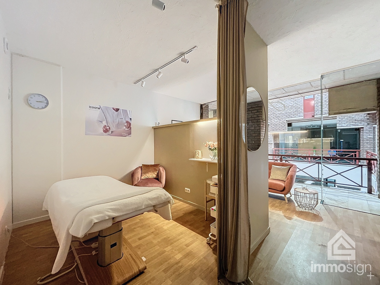 Zeer ruime handelsruimte van 93 m² met autostaanplaats in Shopping 2 te Genk! - foto 5