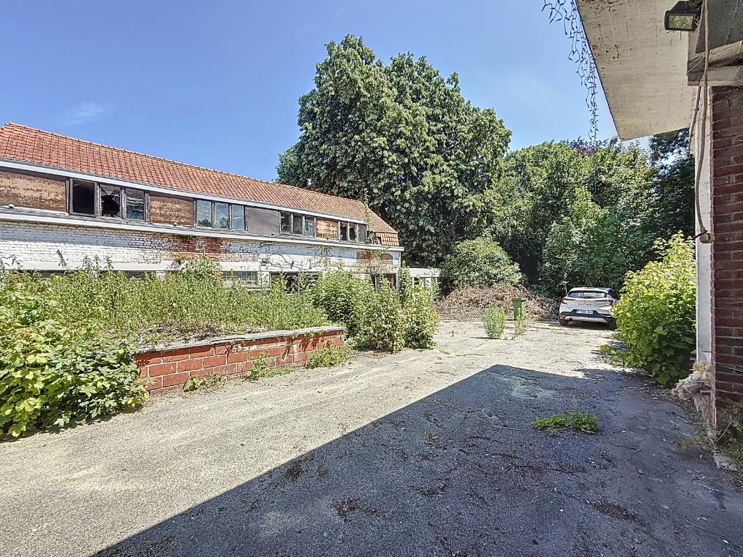 Herenhuis met bijgebouwen en uitgestrekte tuin. - foto 4