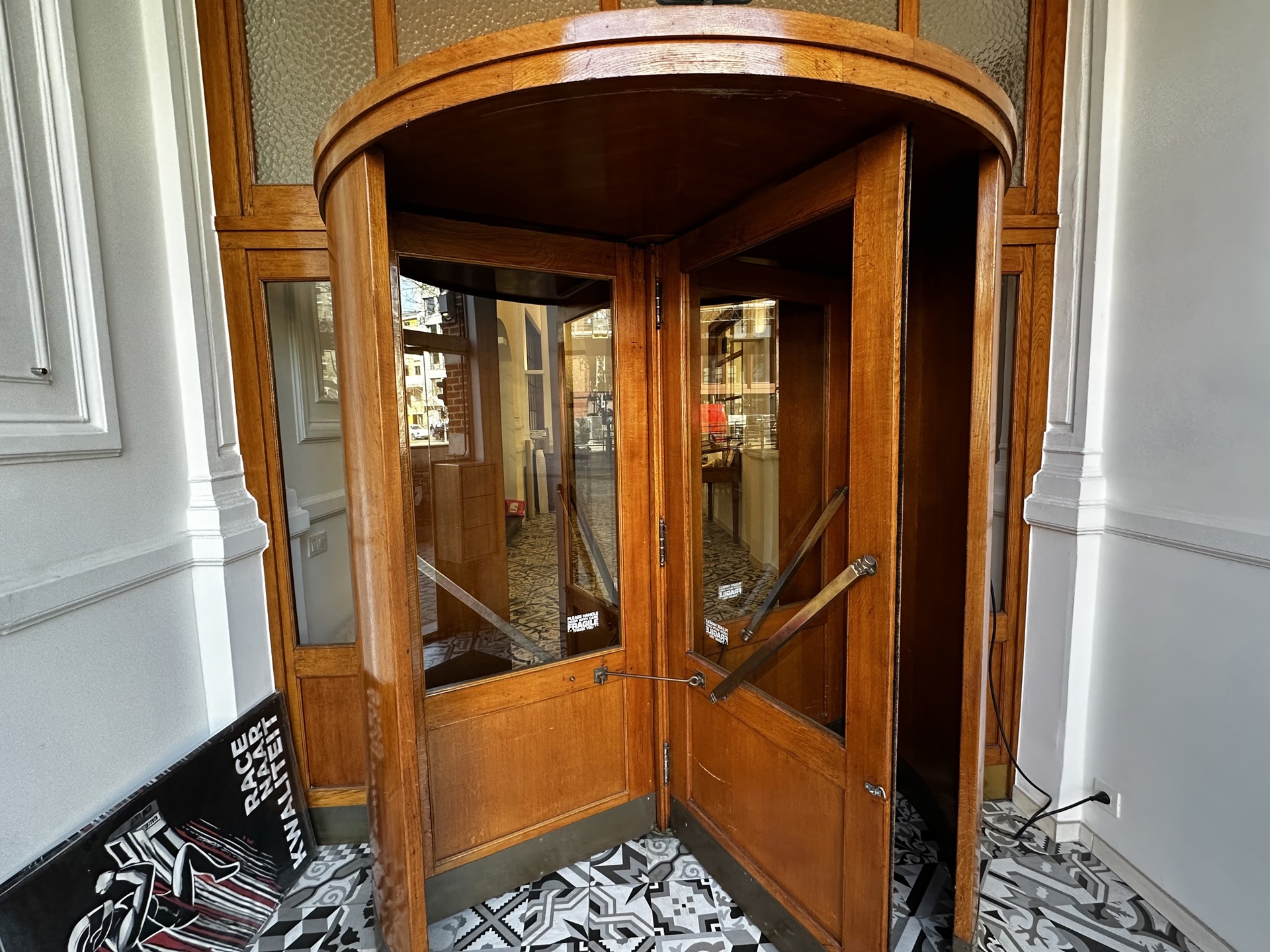 Strategisch gepositioneerd kantoor-showroom in Antwerpen - foto 4